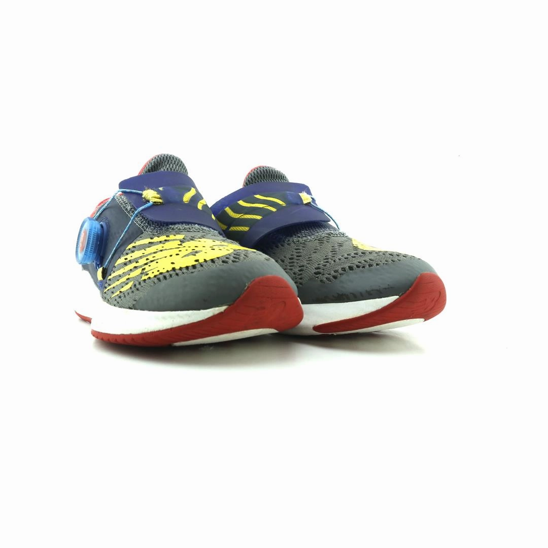 NEW BALANCE CORE REVEAL V2 New Balance casual shoe looks