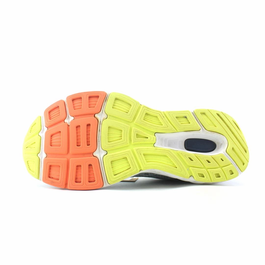 NEW BALANCE FRESH FOAM 680V6 retro New Balance shoe shots