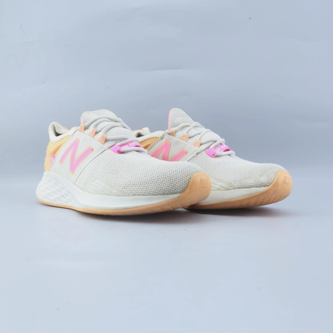 NEW BALANCE FRESH FOAM ROAV New Balance trainer visuals