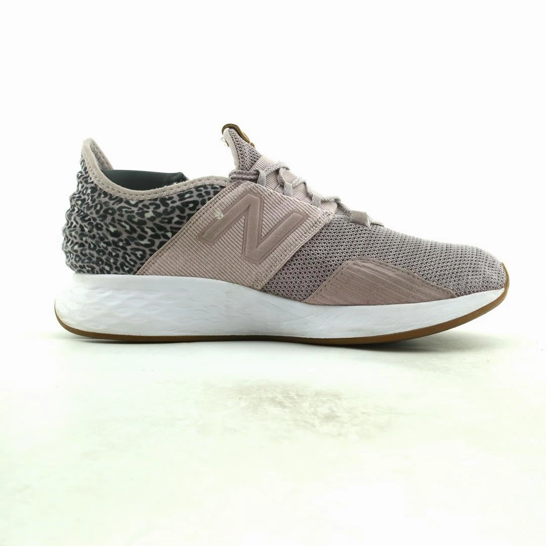 NEW BALANCE FRESH FOAM ROAV retro New Balance shoe shots