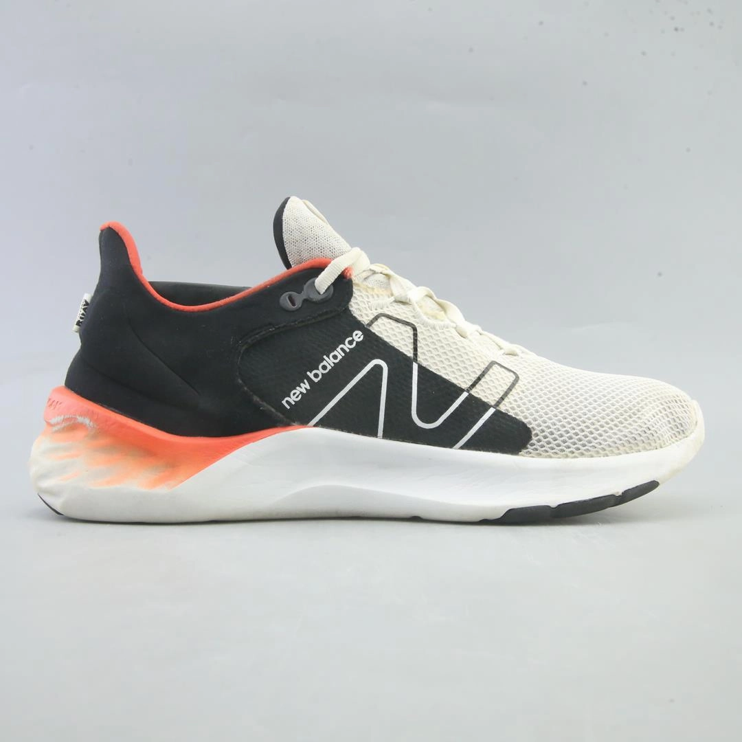 NEW BALANCE FRESH FOAM ROAV V2 New Balance trainer visuals