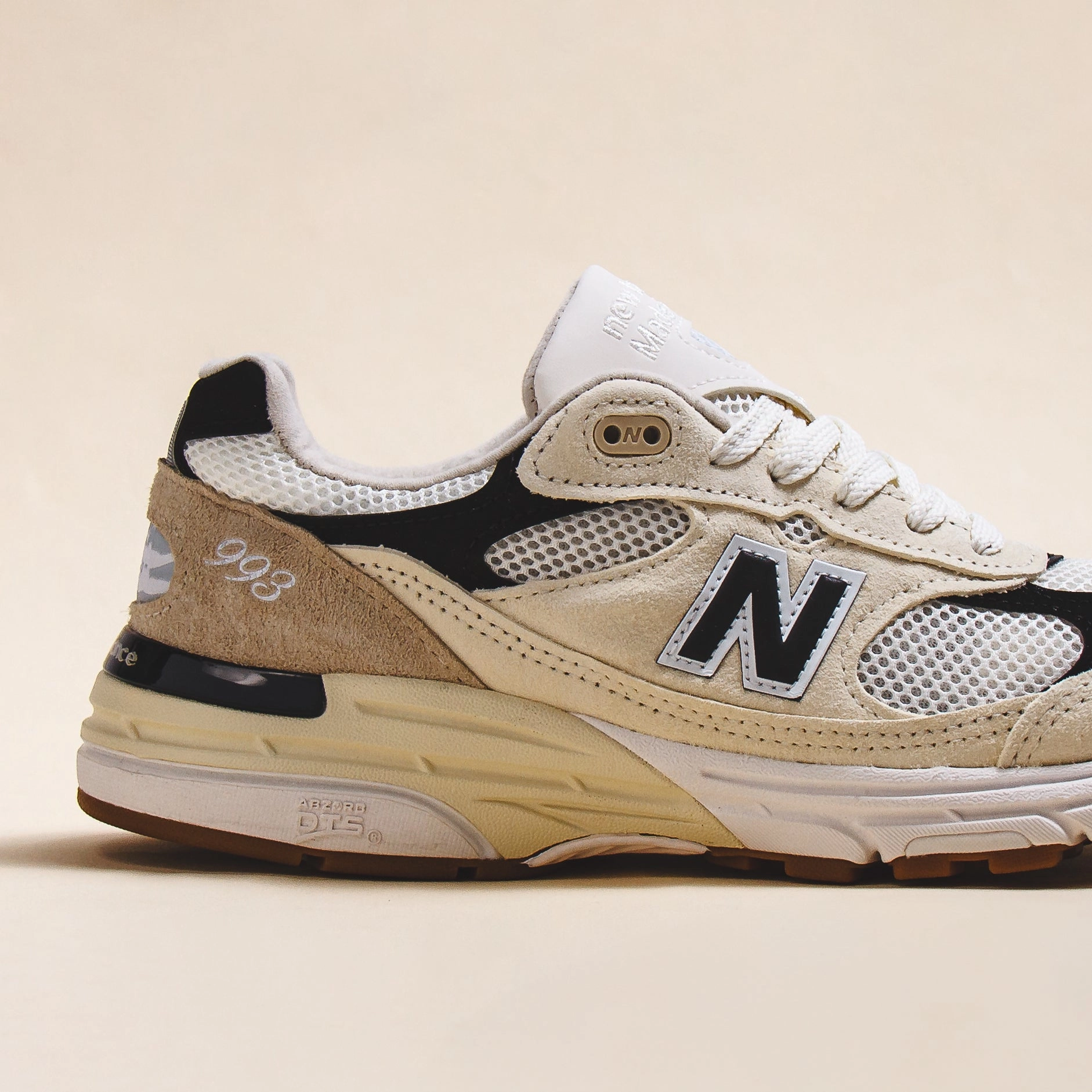 New Balance Unisex 993 Sea Salt Made In USA U993WS classic New Balance pictures
