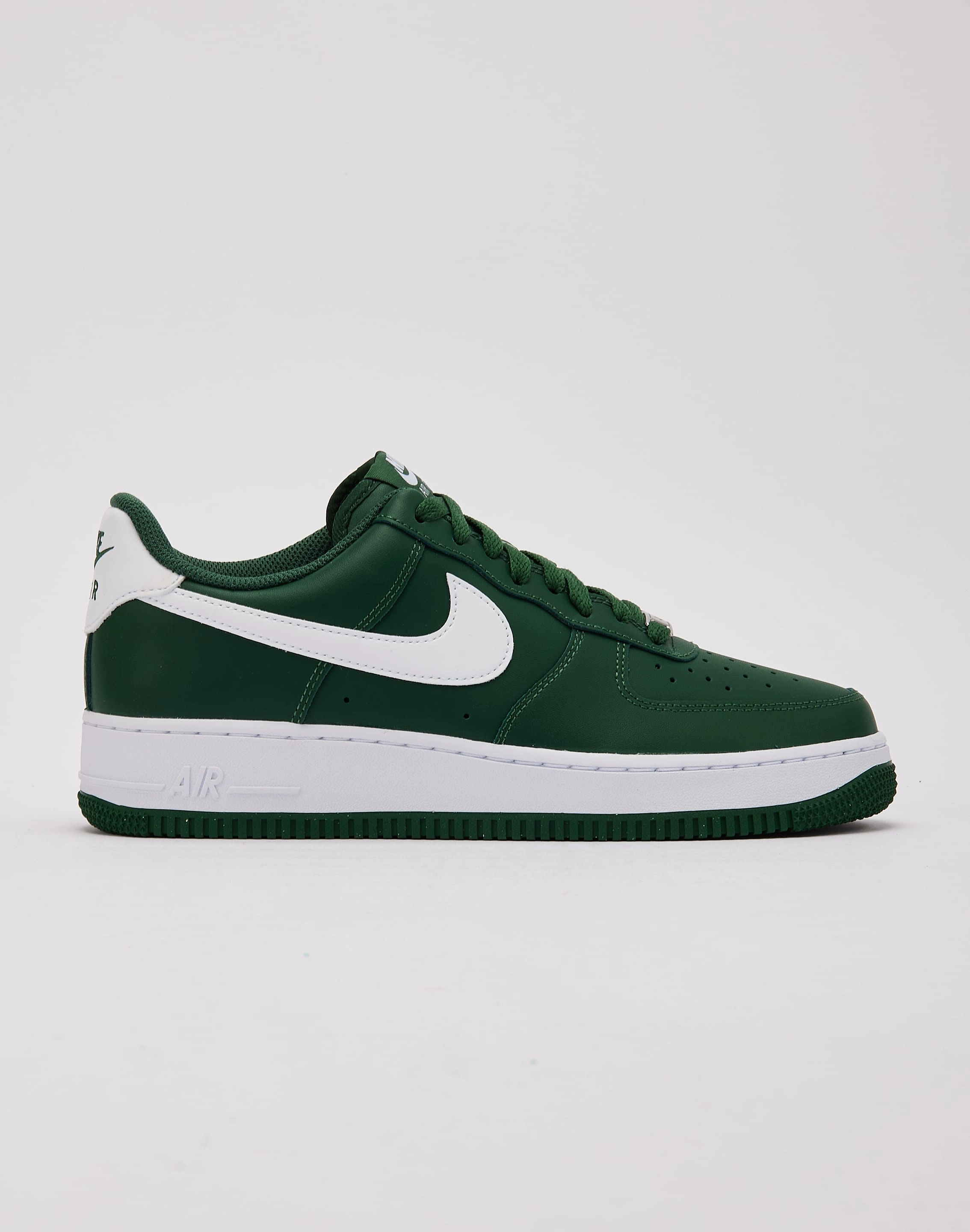 Nike Air Force 1 Low '07 Nike casual sneakers with modern design