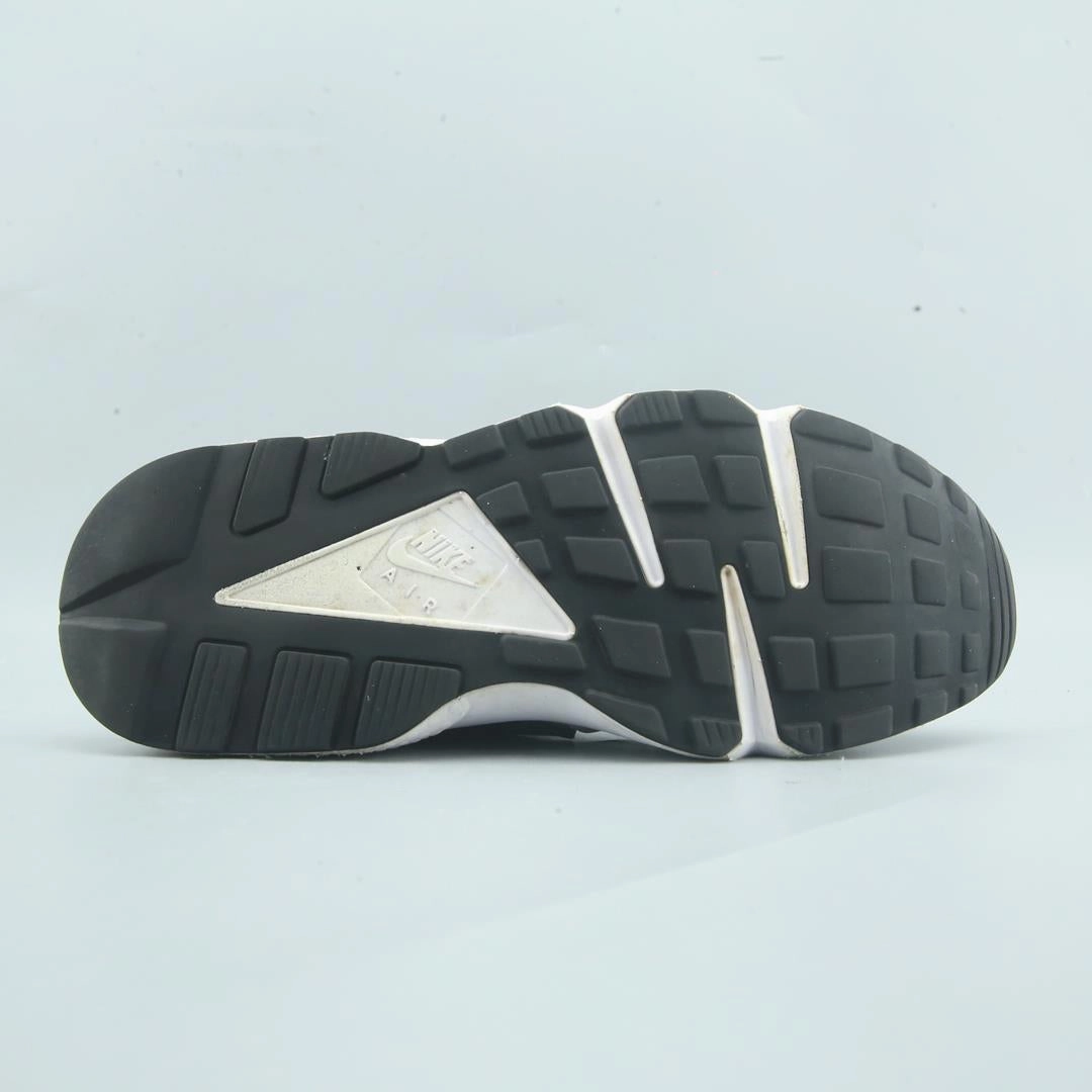 NIKE AIR HUARACHE OG Nike sneaker detail shots