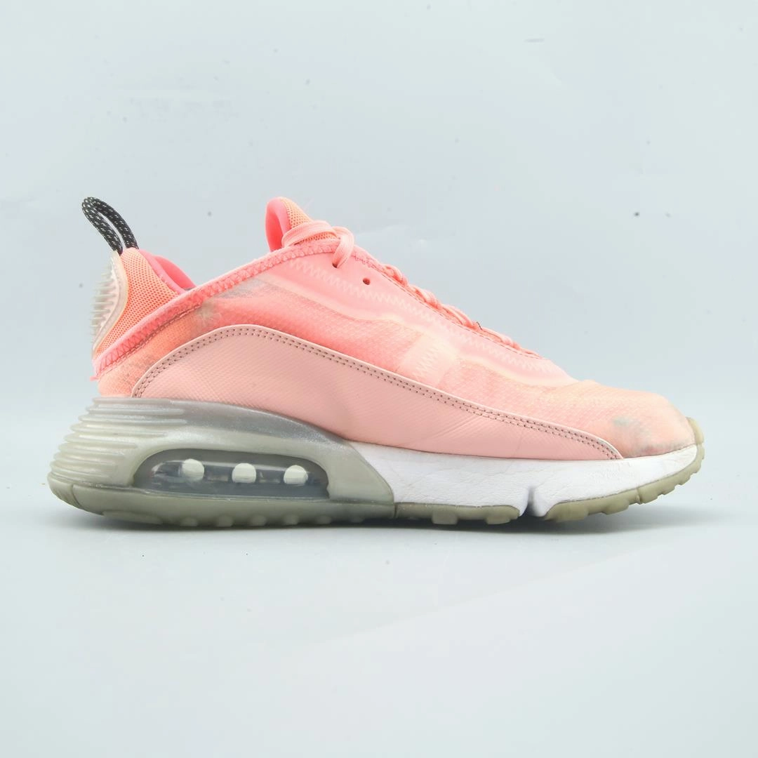 NIKE AIR MAX 2090 Nike sneaker detail shots