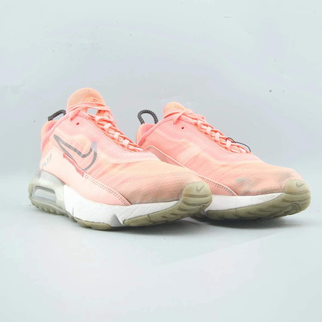 NIKE AIR MAX 2090 Nike sneaker detail shots