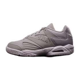 Nike Air Tech Challenge 4 Low Wolf Grey Nike training shoes with flexible soles