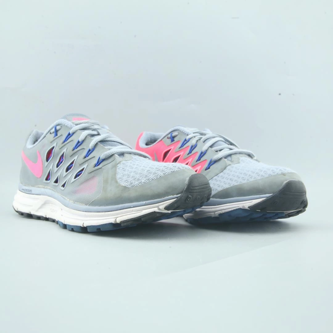 NIKE AIR ZOOM VOMERO 9 Nike sneaker detail shots