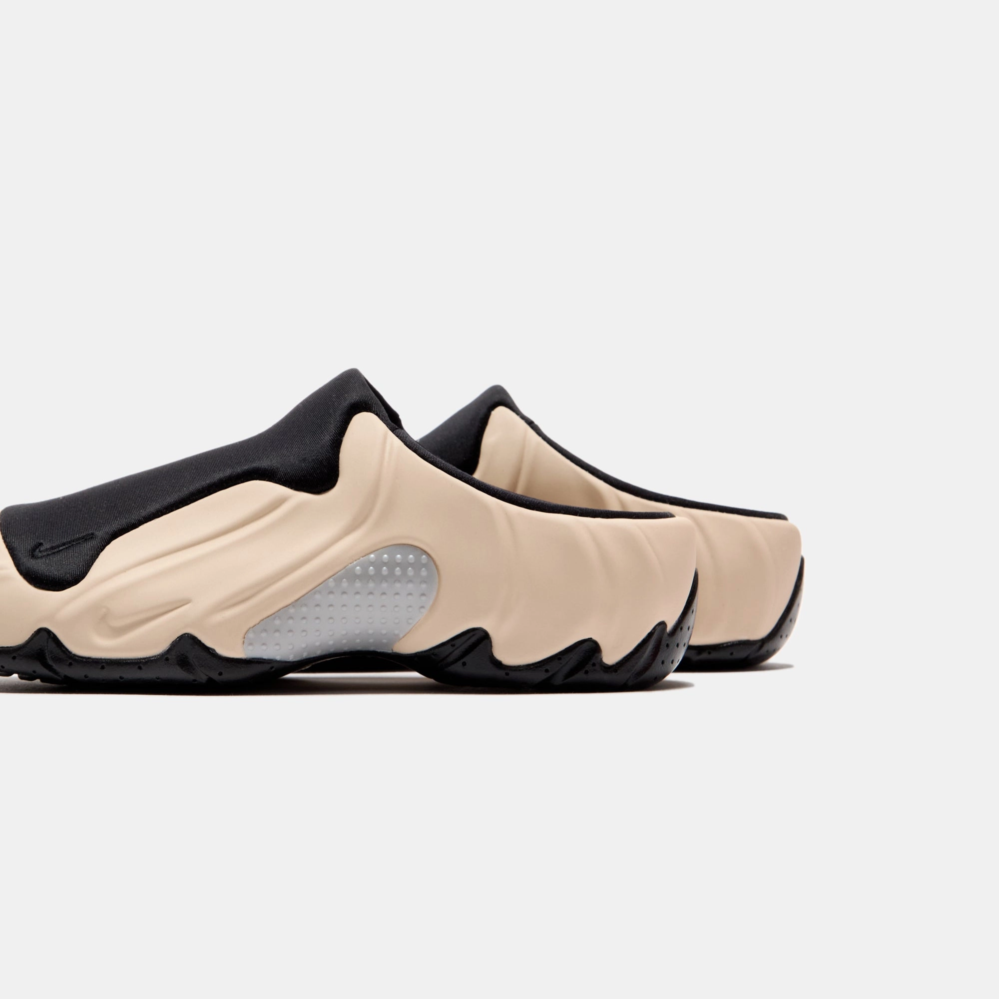 Nike Clogposite - Sanddrift / Black / Metallic Silver / University Red Nike performance sneakers