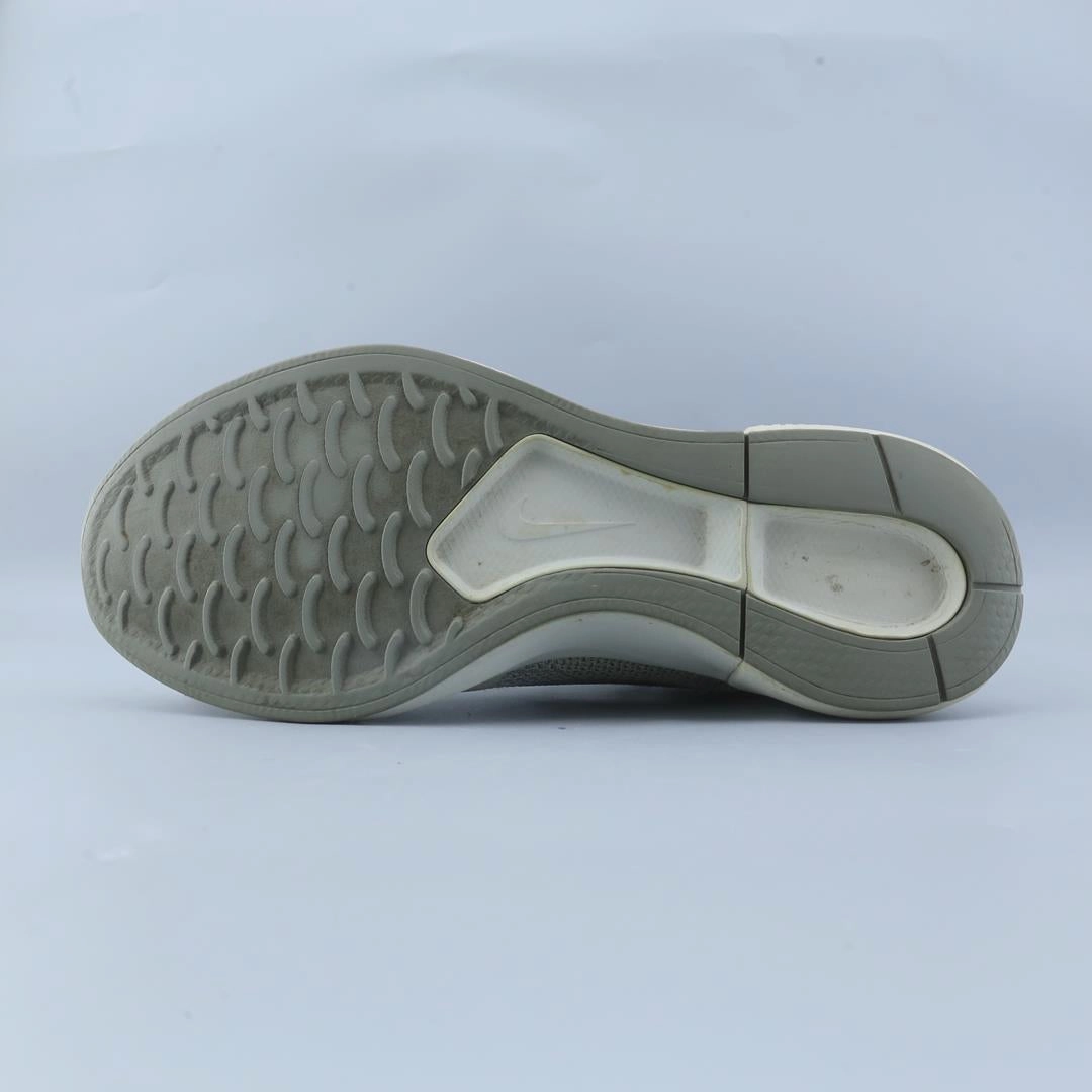 NIKE  DUEL RACER Nike sneaker detail shots