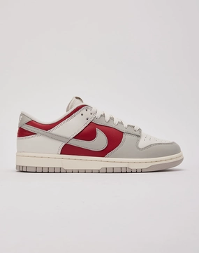 Nike Dunk Low Nike casual sneakers with modern design