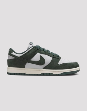 Nike Dunk Low Nike casual sneakers with modern design