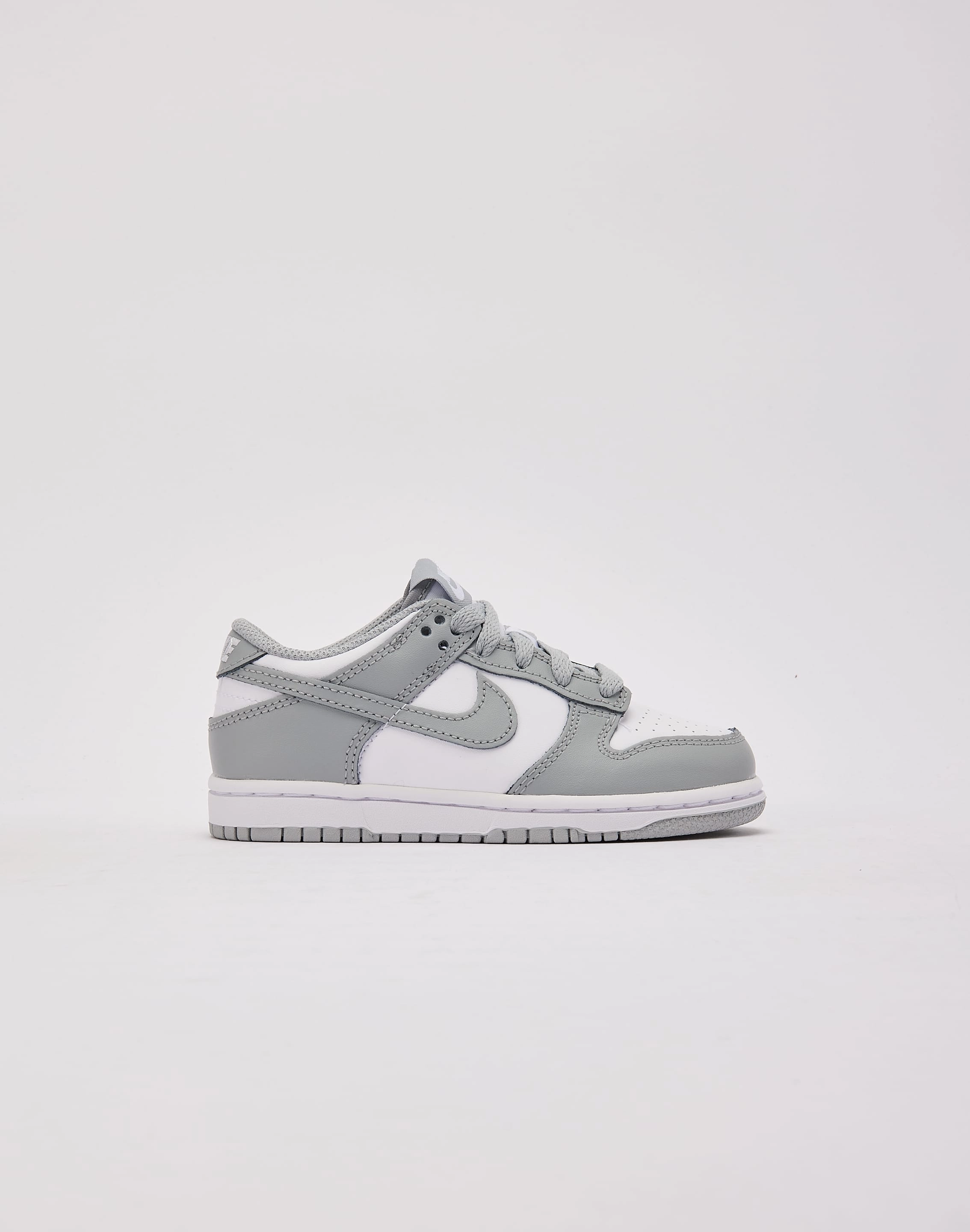 Nike Dunk Low Pre-School Nike casual sneakers with modern design