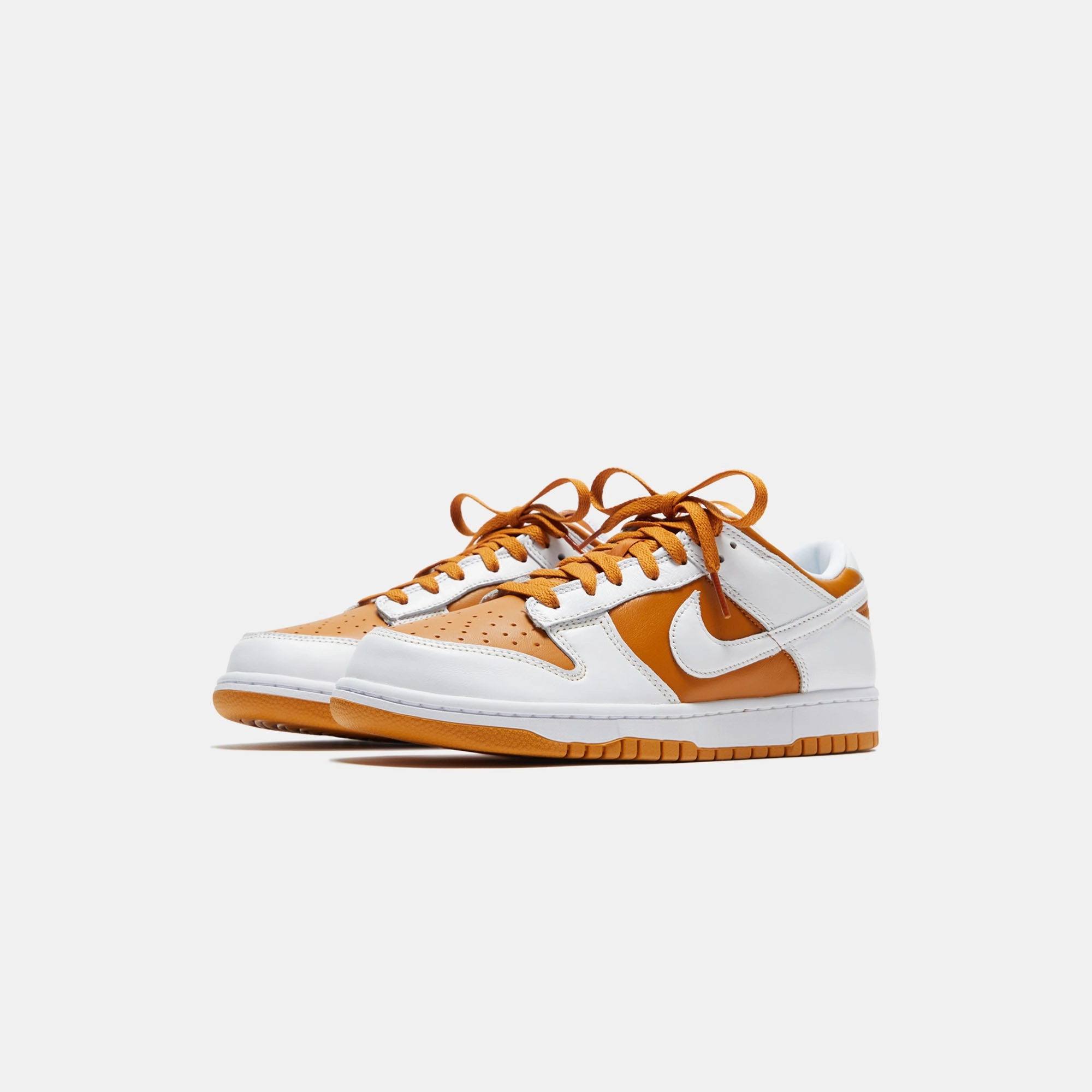 Nike Dunk Low Retro - Curry / White Nike performance sneakers