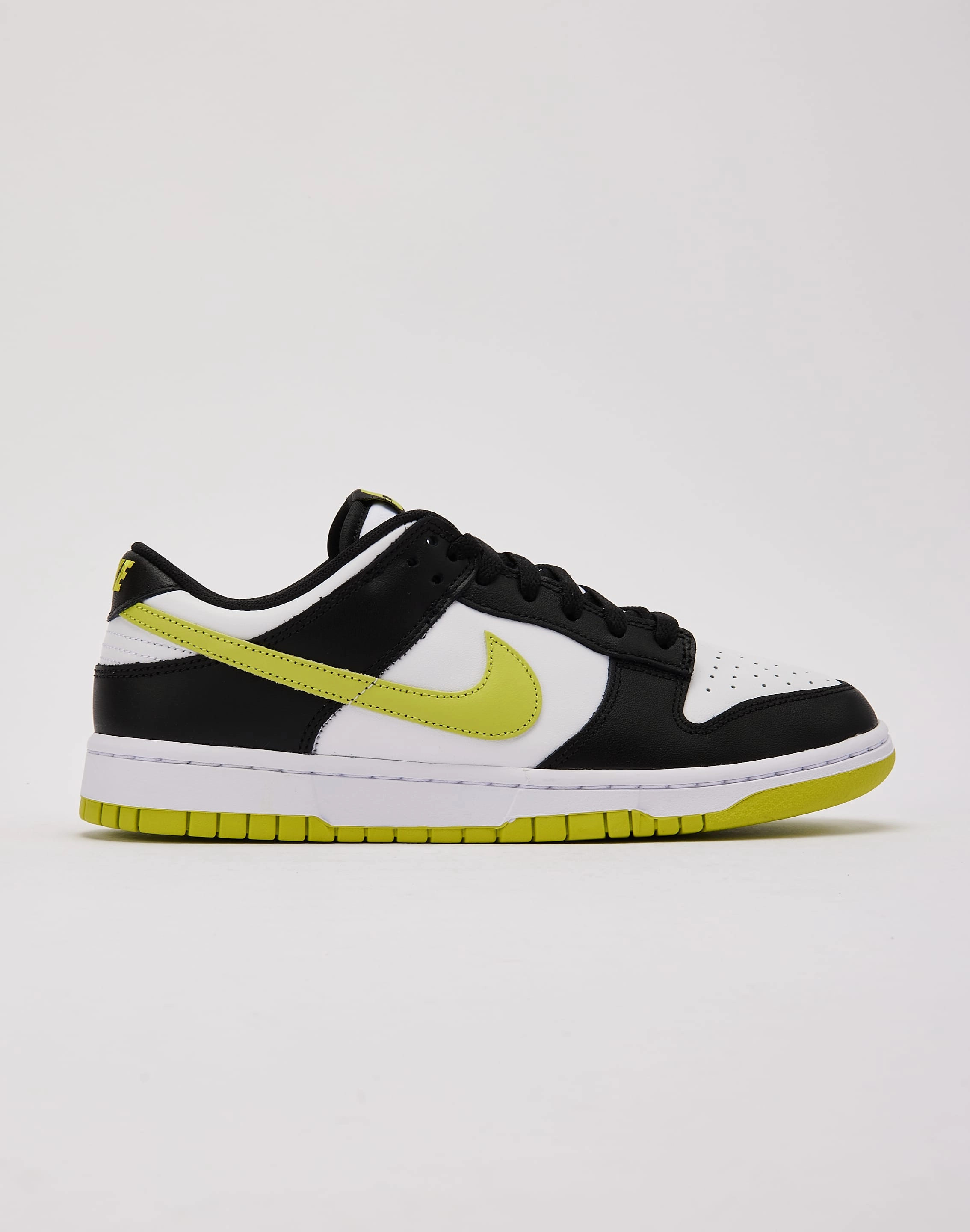 Nike Dunk Low Retro Nike casual sneakers with modern design