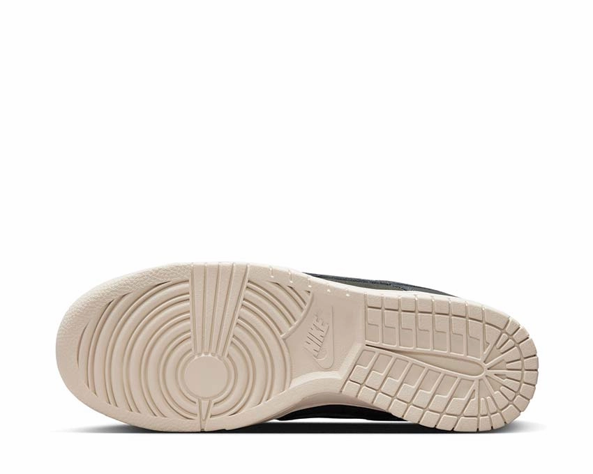 Nike Dunk Low Retro PRM Nike Men??s everyday sneakers