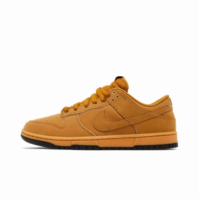 Nike Dunk Low Retro SE Wheat Gum Nike sporty look with timeless feel