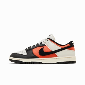 Nike Dunk Low Vintage Coral Nike sporty look with timeless feel