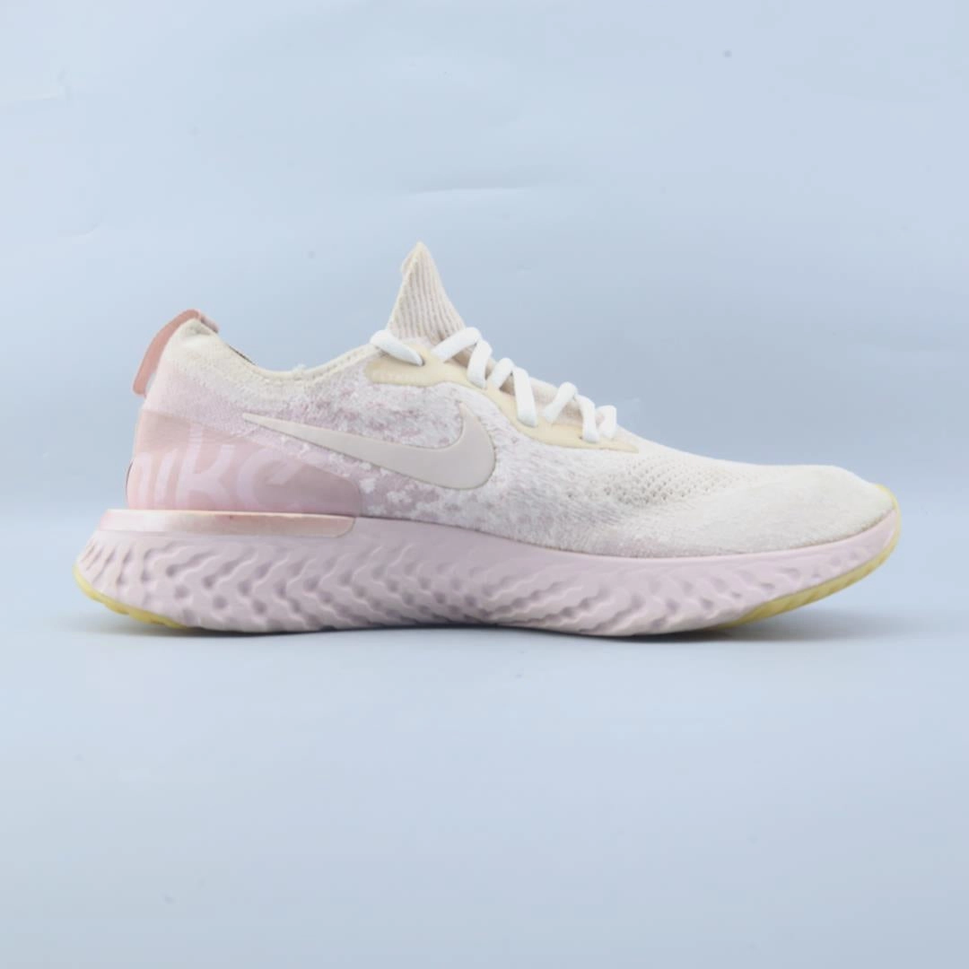 NIKE EPIC REACT FLYKNIT Nike sneaker detail shots