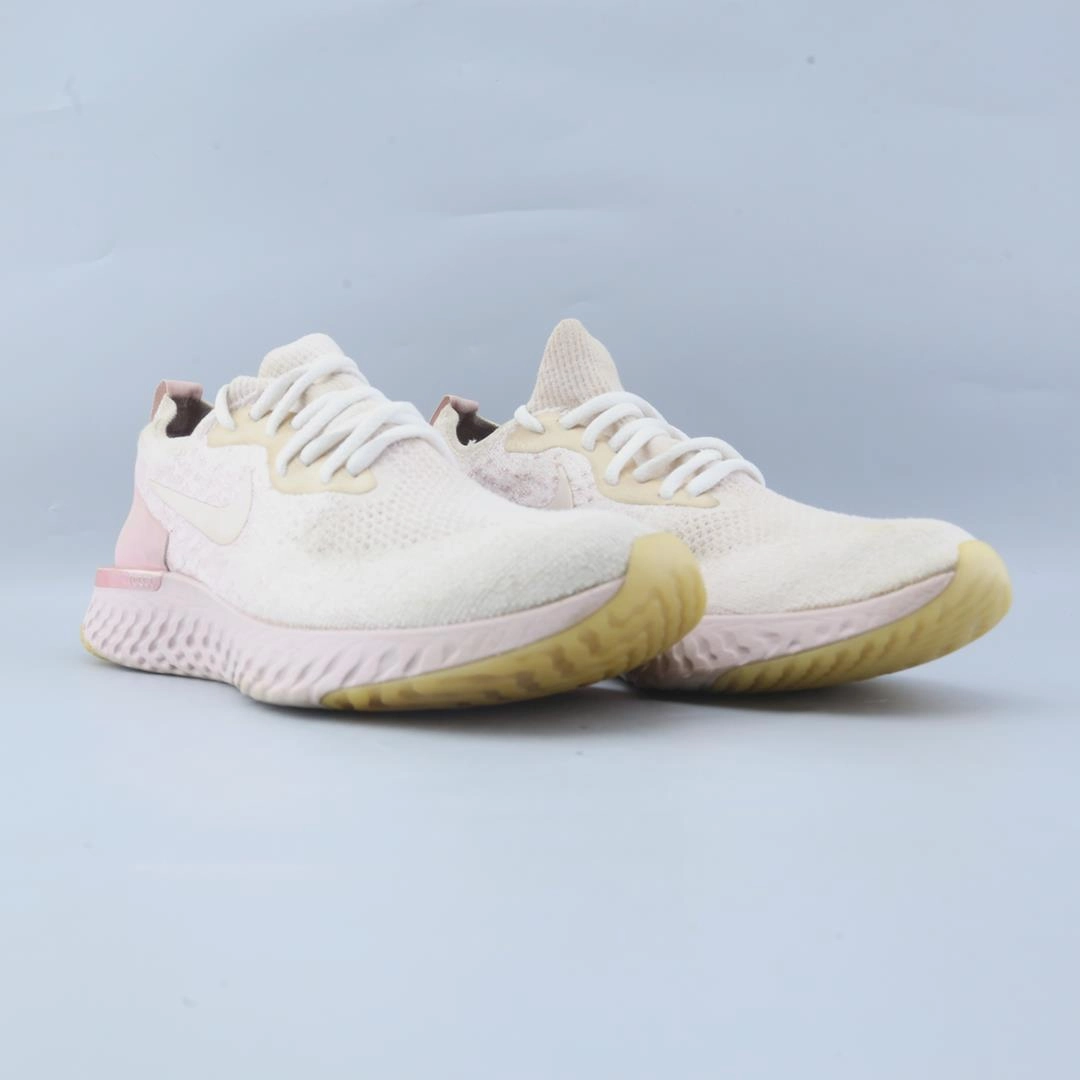 NIKE EPIC REACT FLYKNIT Nike sneaker detail shots