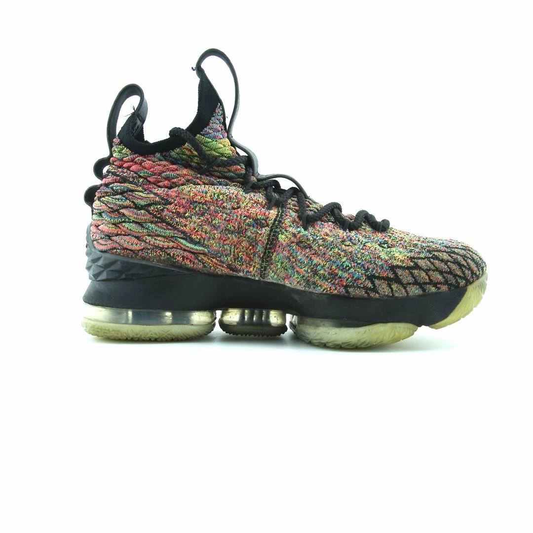 NIKE LEBRON 15 Nike sneaker detail shots