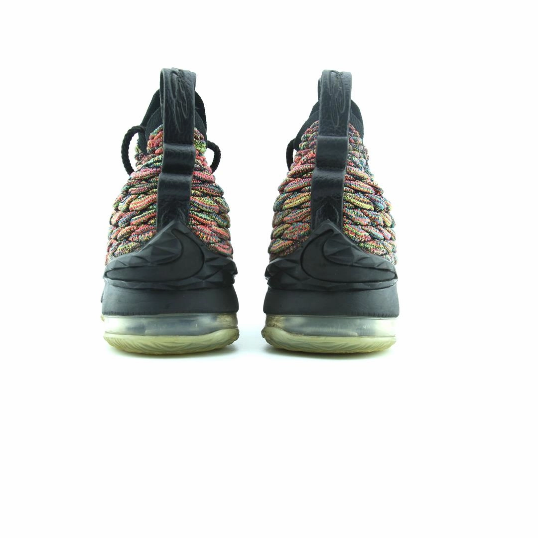 NIKE LEBRON 15 Nike sneaker detail shots