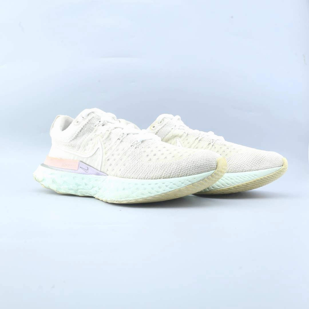 NIKE  REACT INFINITY RUN FLYKNIT 2 Nike sneaker detail shots