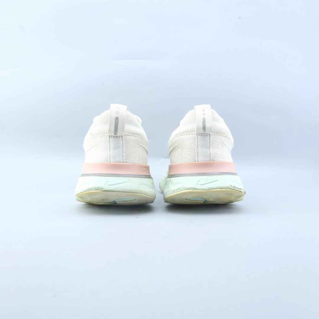 NIKE  REACT INFINITY RUN FLYKNIT 2 Nike sneaker detail shots