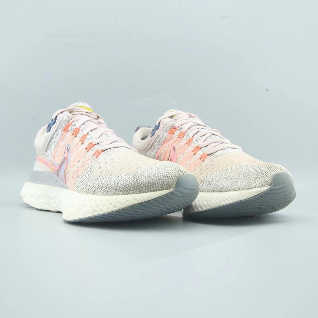NIKE REACT INFINITY RUN FLYKNIT 2 PREMIUM Nike sneaker detail shots
