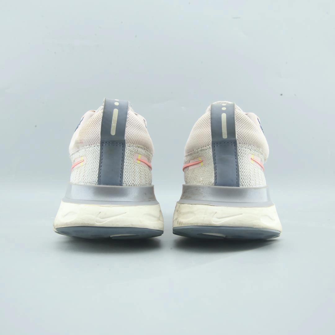 NIKE REACT INFINITY RUN FLYKNIT 2 PREMIUM Nike sneaker detail shots