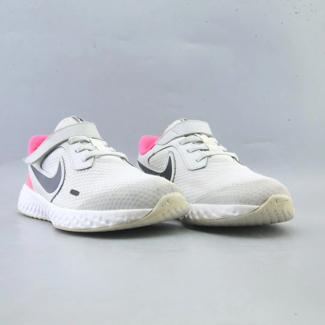 NIKE REVOLUTION 5 sporty Nike shoe designs