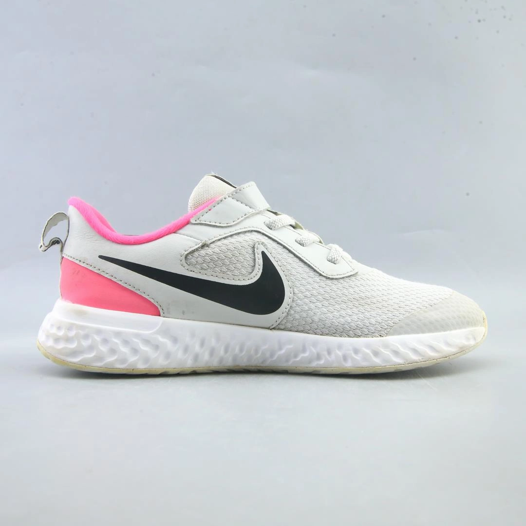 NIKE REVOLUTION 5 sporty Nike shoe designs