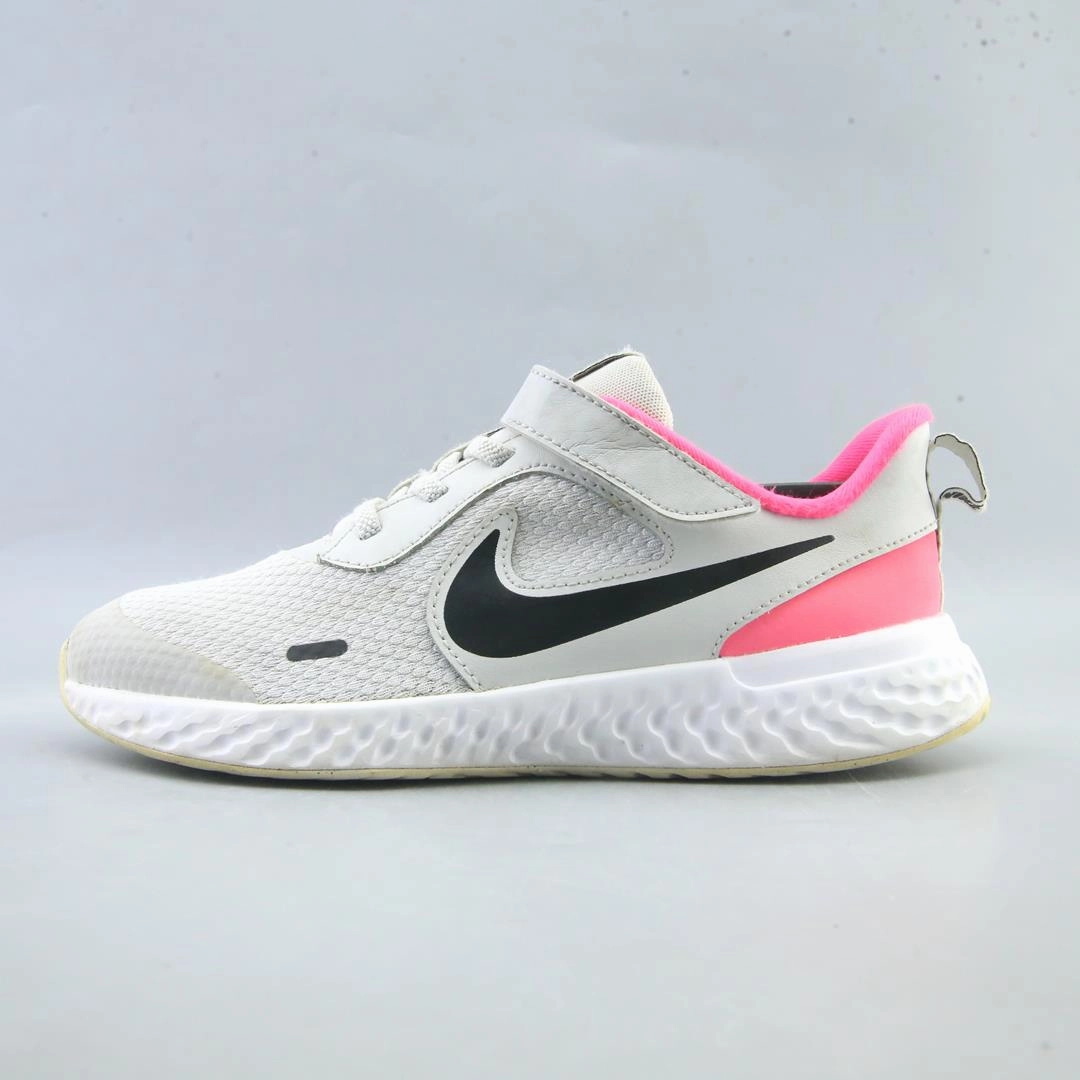 NIKE REVOLUTION 5 Nike high-performance athletic shoes