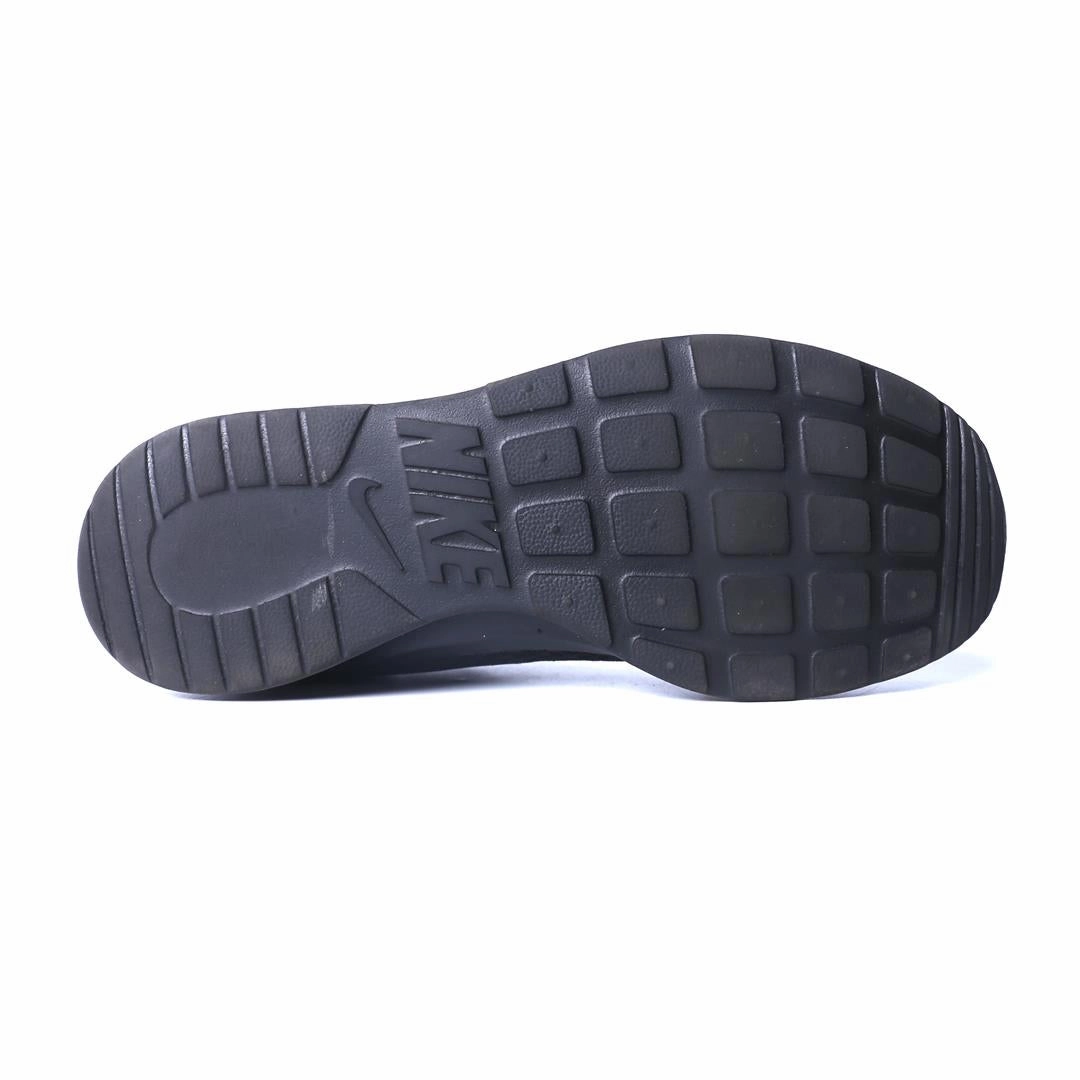 NIKE TANJUN Nike sneaker detail shots
