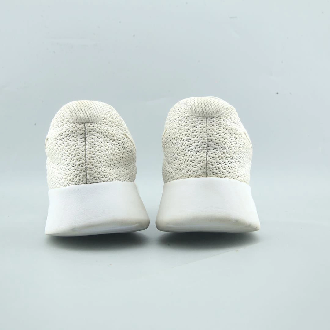 NIKE TANJUN Nike sneaker detail shots