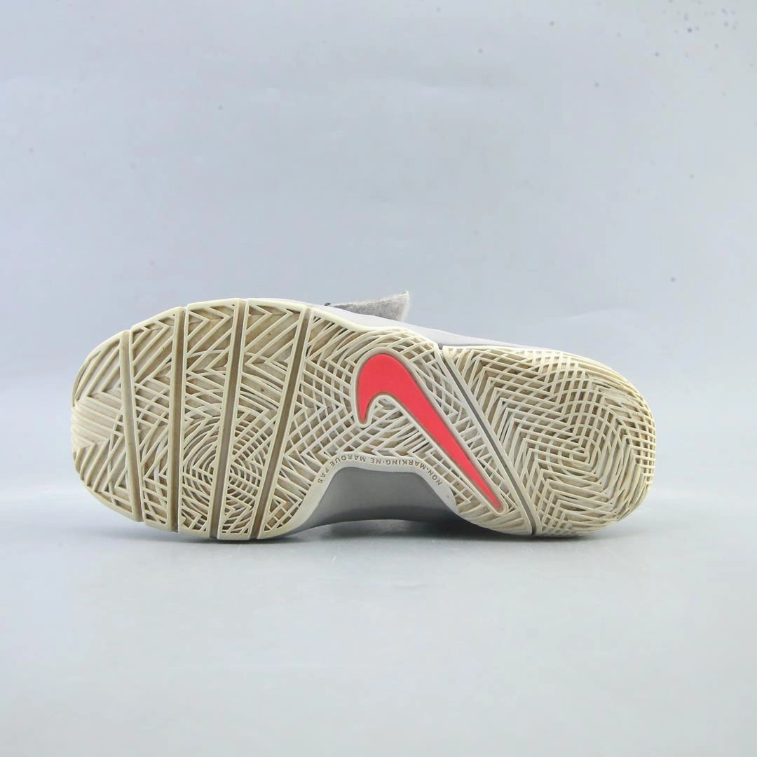 NIKE  TEAM HUSTLE D8 sporty Nike shoe designs