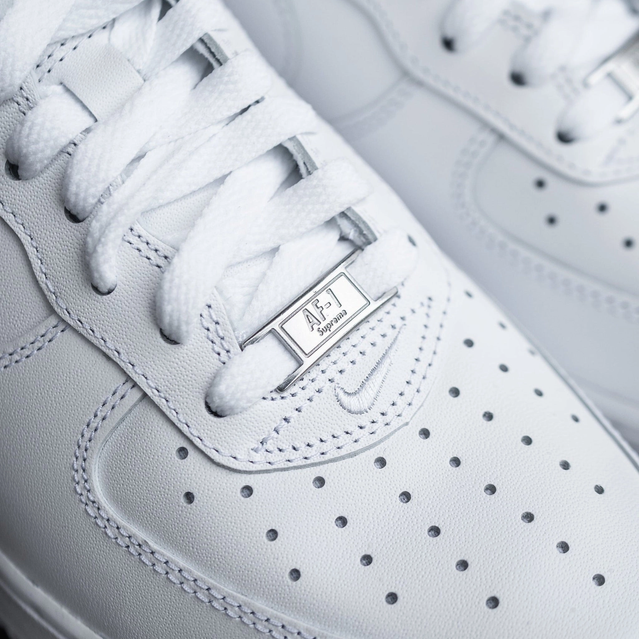 Nike x Supreme Air Force 1 Low SP (White) Nike cutting-edge sport shoes
