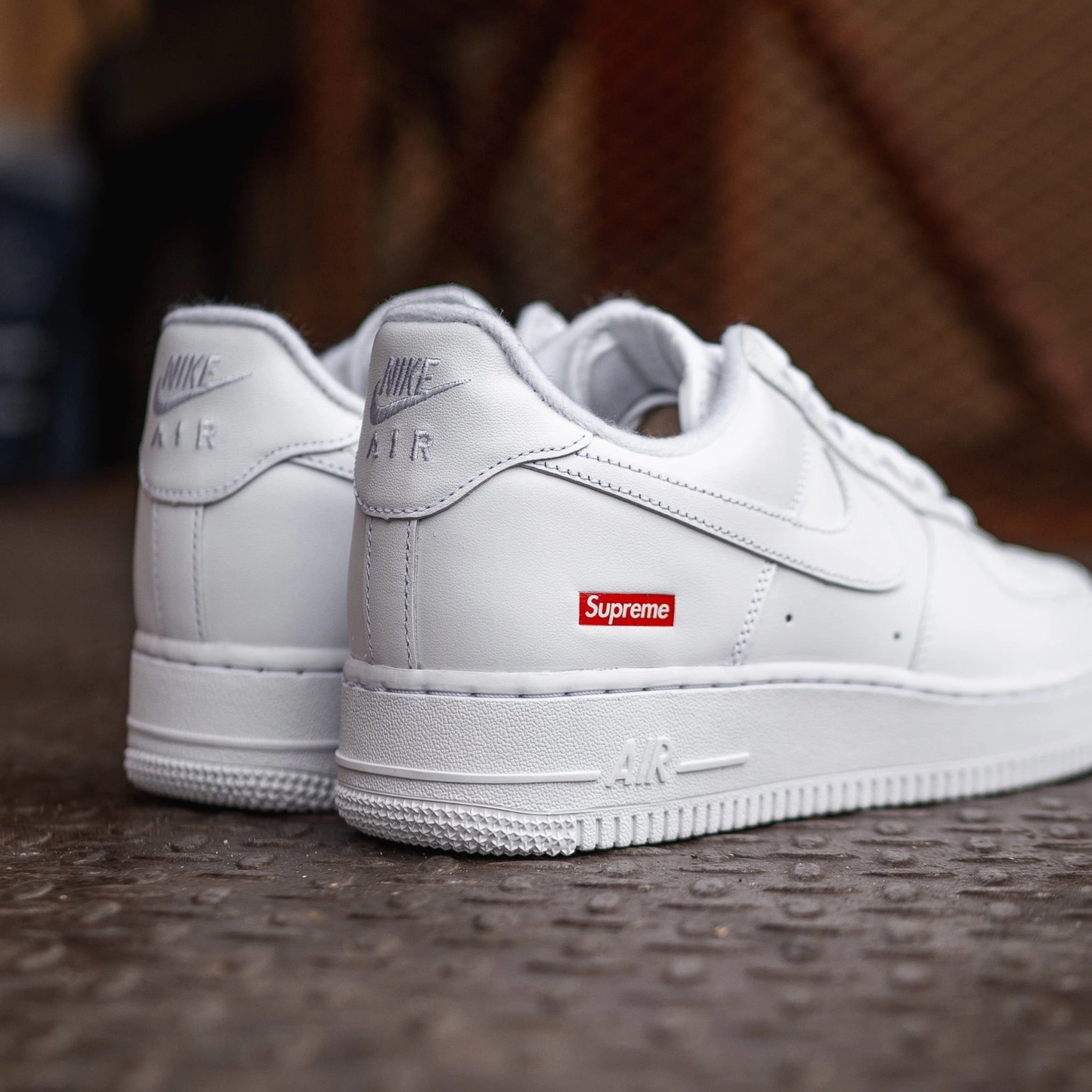 Nike x Supreme Air Force 1 Low SP (White) Nike cutting-edge sport shoes
