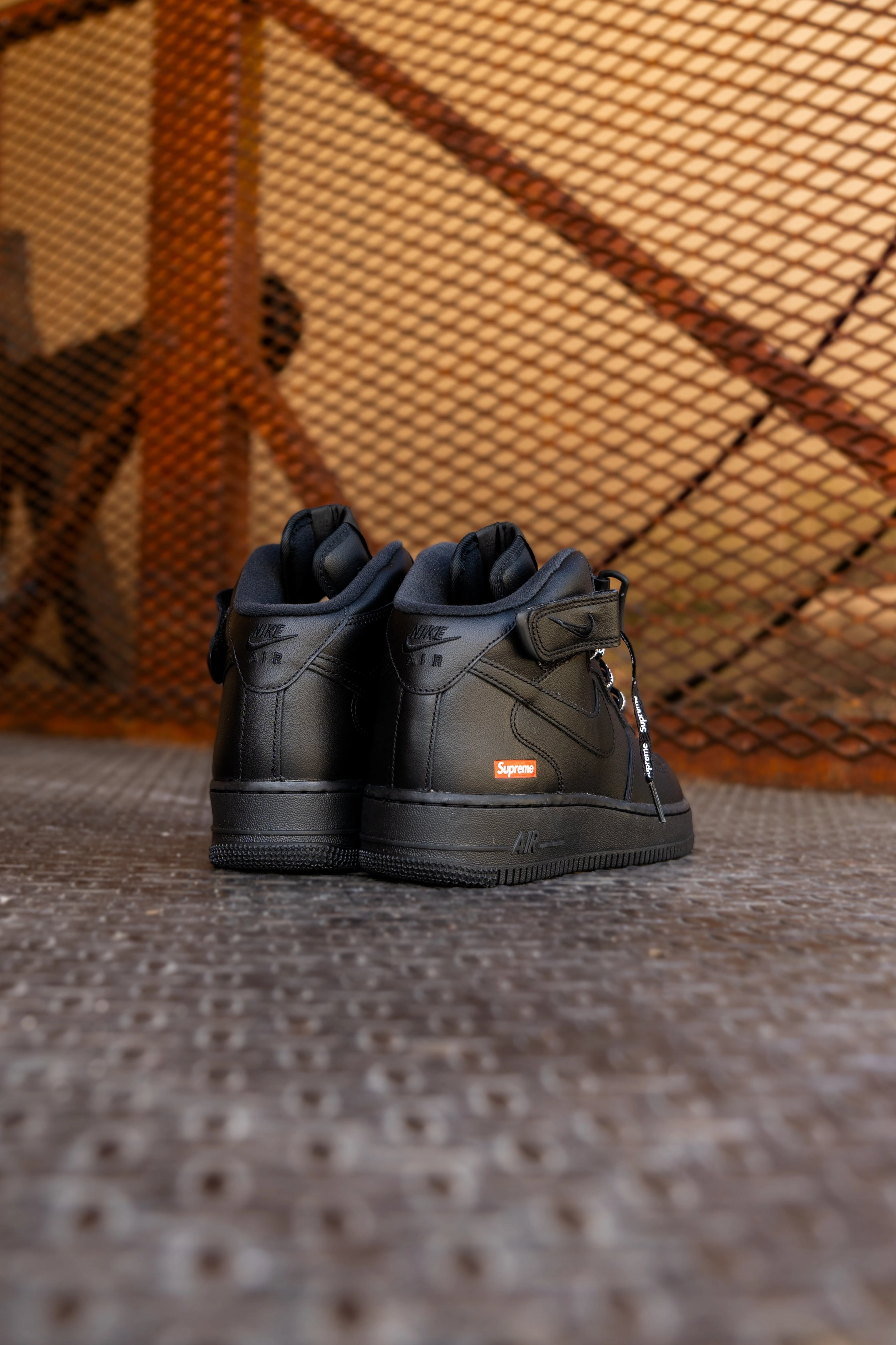 Nike x Supreme Air Force 1 Mid SP (Black) Nike cutting-edge sport shoes