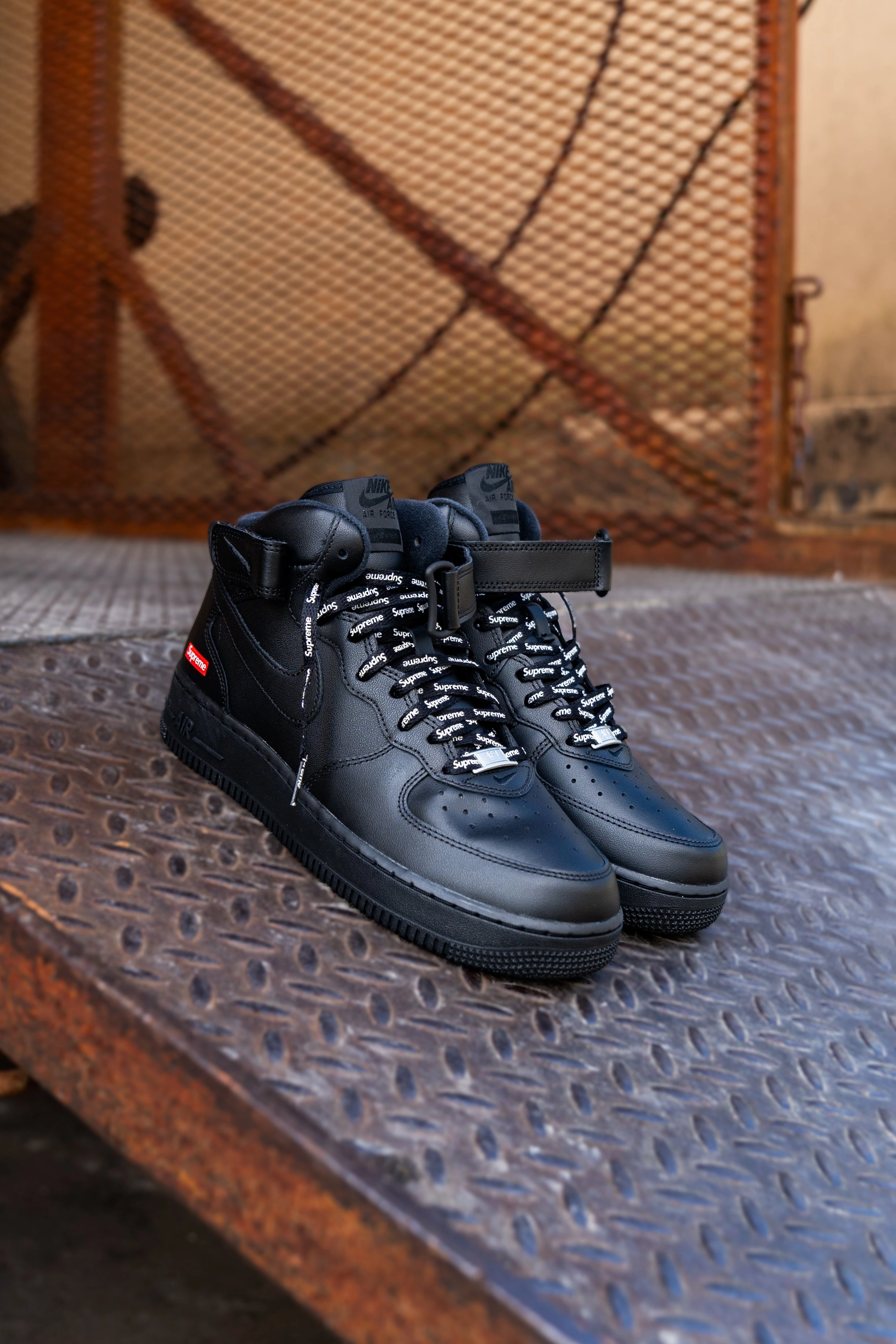 Nike x Supreme Air Force 1 Mid SP (Black) Nike cutting-edge sport shoes