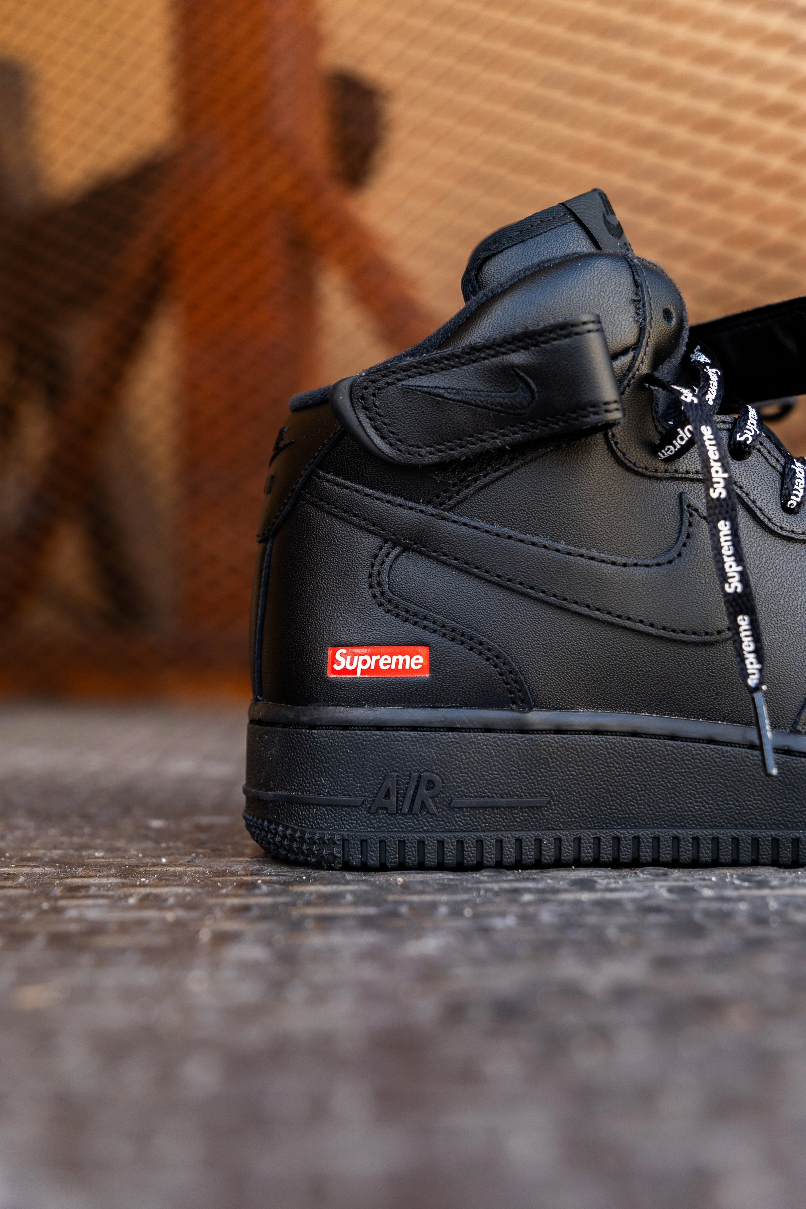 Nike x Supreme Air Force 1 Mid SP (Black) Nike cutting-edge sport shoes