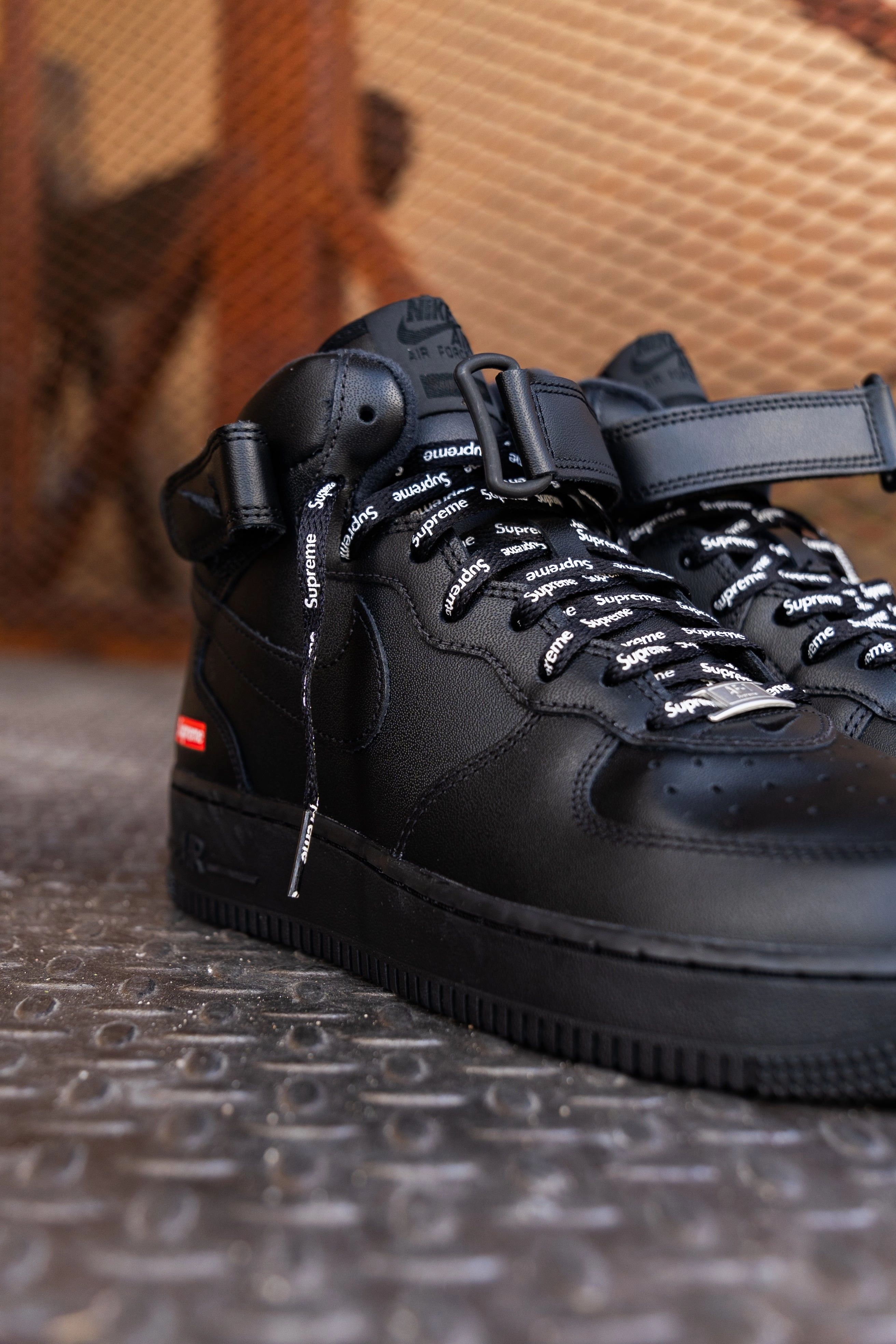 Nike x Supreme Air Force 1 Mid SP (Black) Nike cutting-edge sport shoes