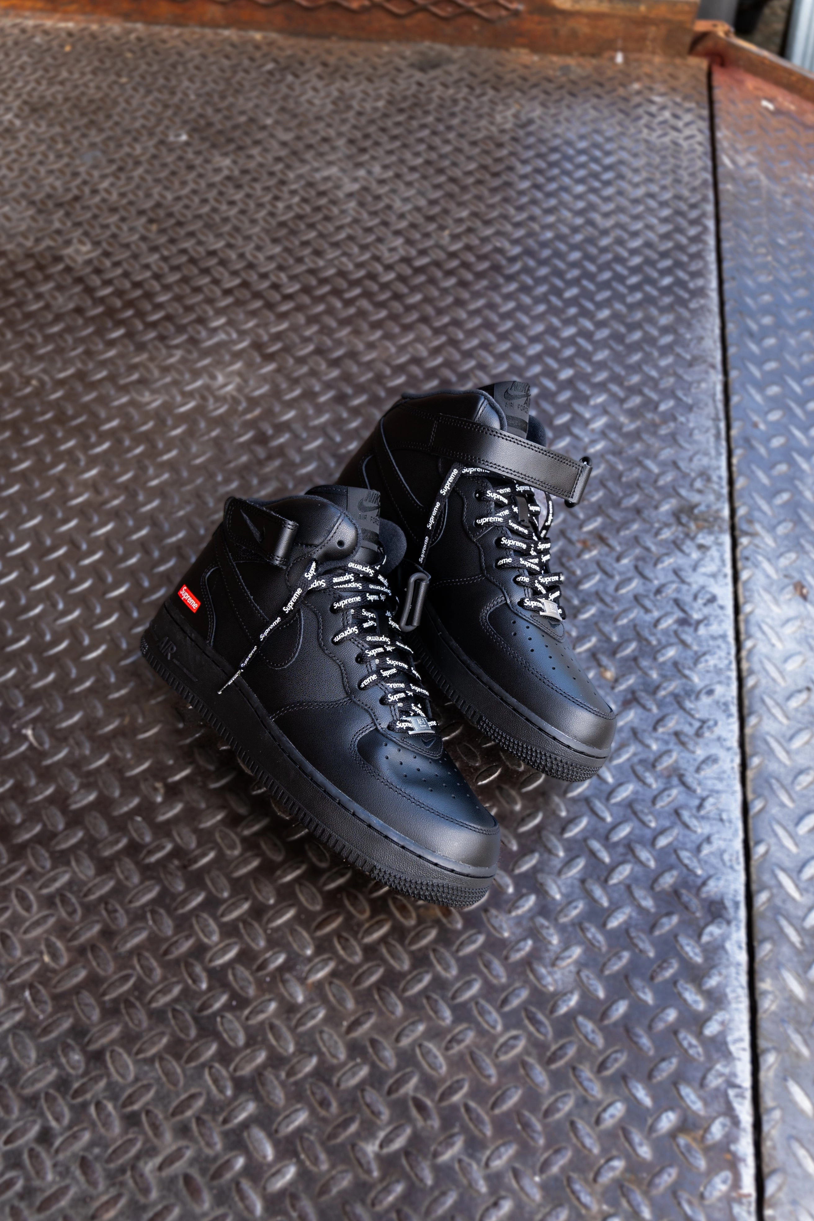 Nike x Supreme Air Force 1 Mid SP (Black) Nike cutting-edge sport shoes