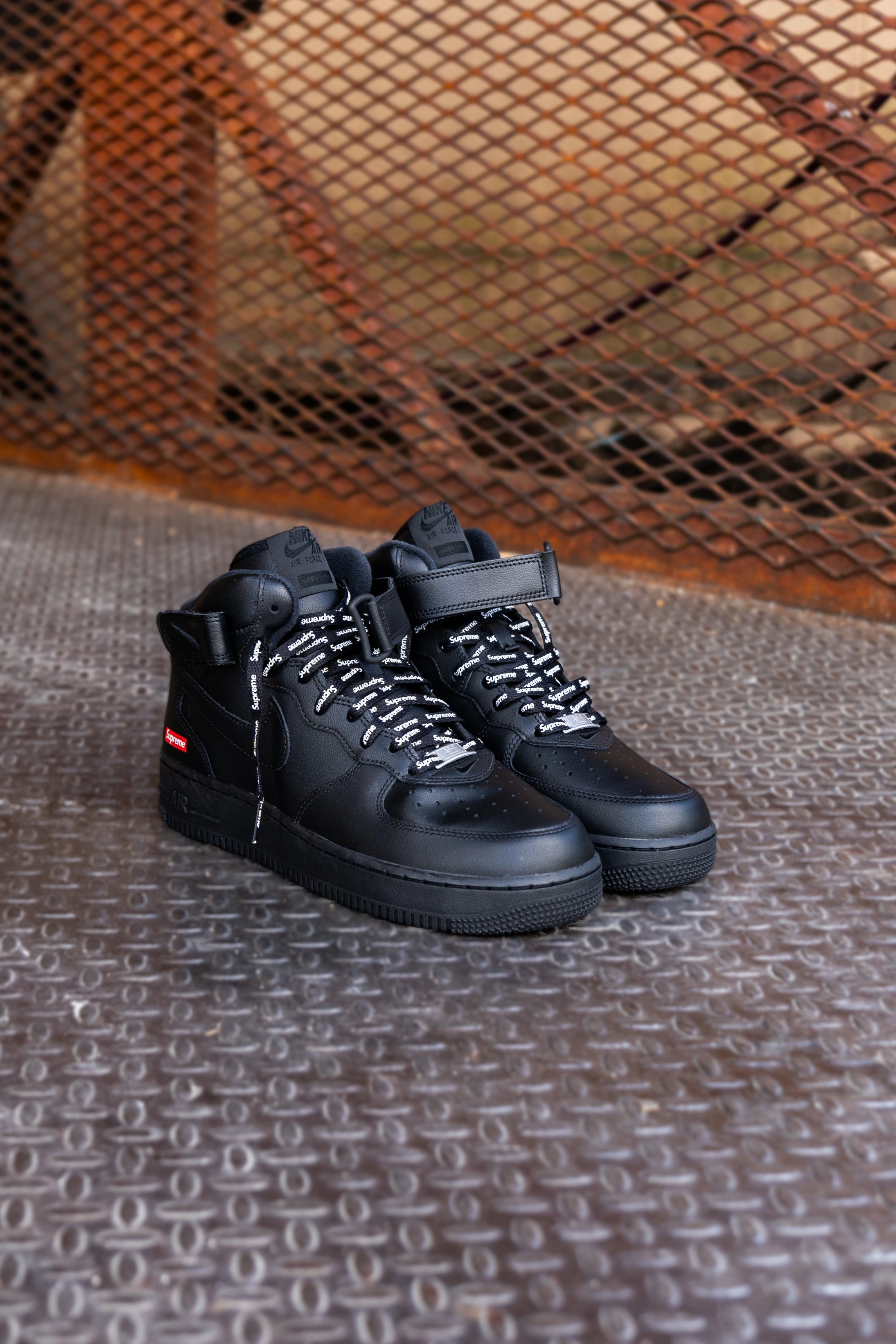Nike x Supreme Air Force 1 Mid SP (Black) Nike cutting-edge sport shoes
