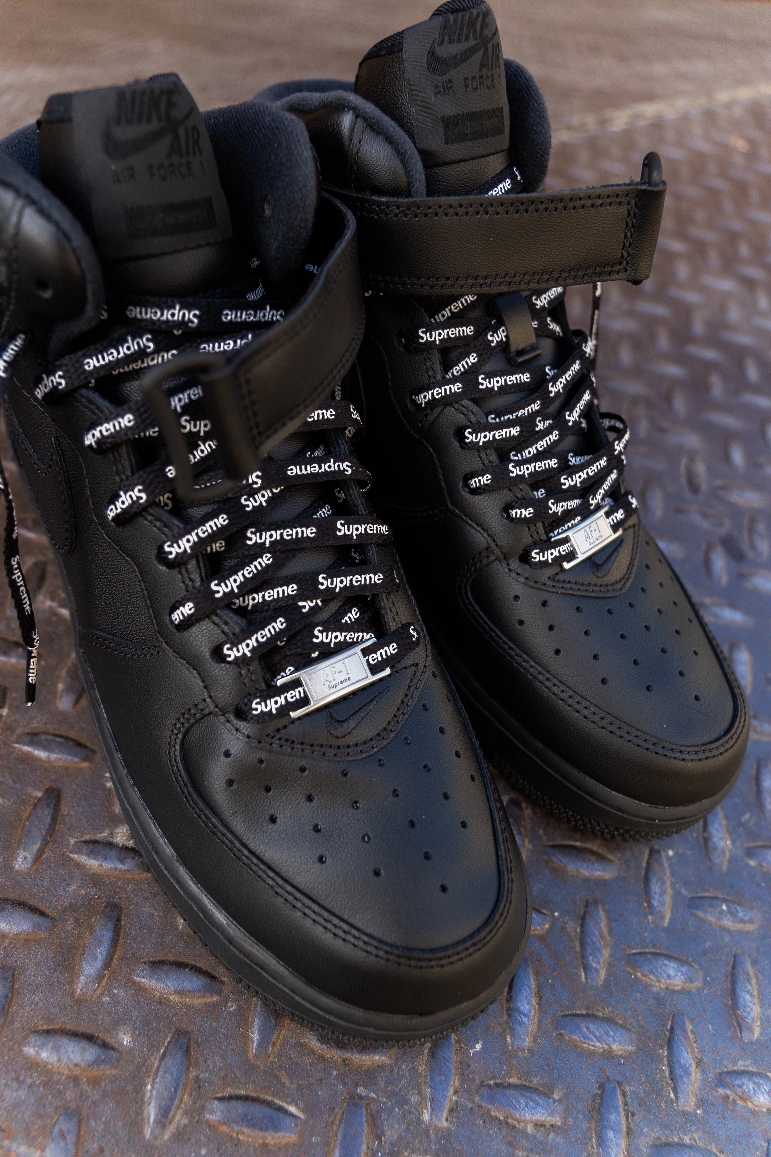 Nike x Supreme Air Force 1 Mid SP (Black) Nike cutting-edge sport shoes