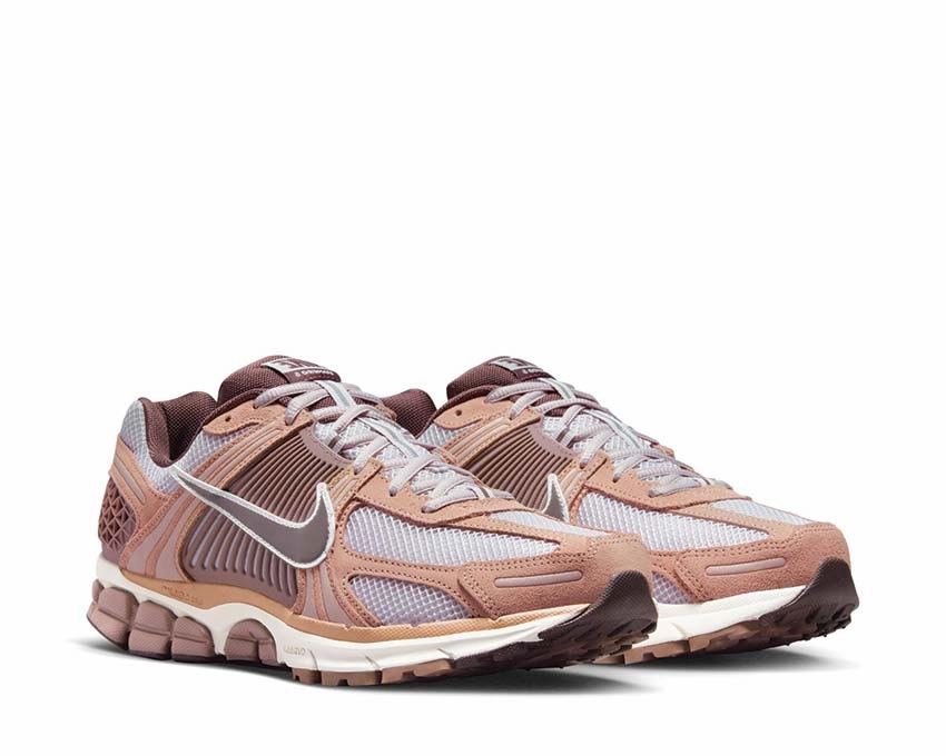 Nike Zoom Vomero 5 Nike Men??s everyday sneakers