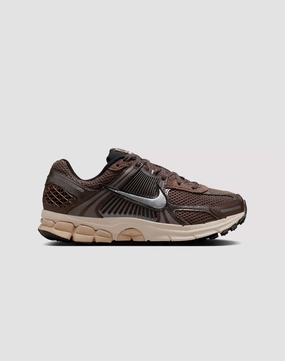 Nike Zoom Vomero 5 "Baroque Brown/Chrome/Lt Orewood Brn/Hemp" Nike casual sneakers with modern design