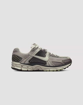 Nike Zoom Vomero 5 "Cobblestone/Light Bone" Nike casual sneakers with modern design