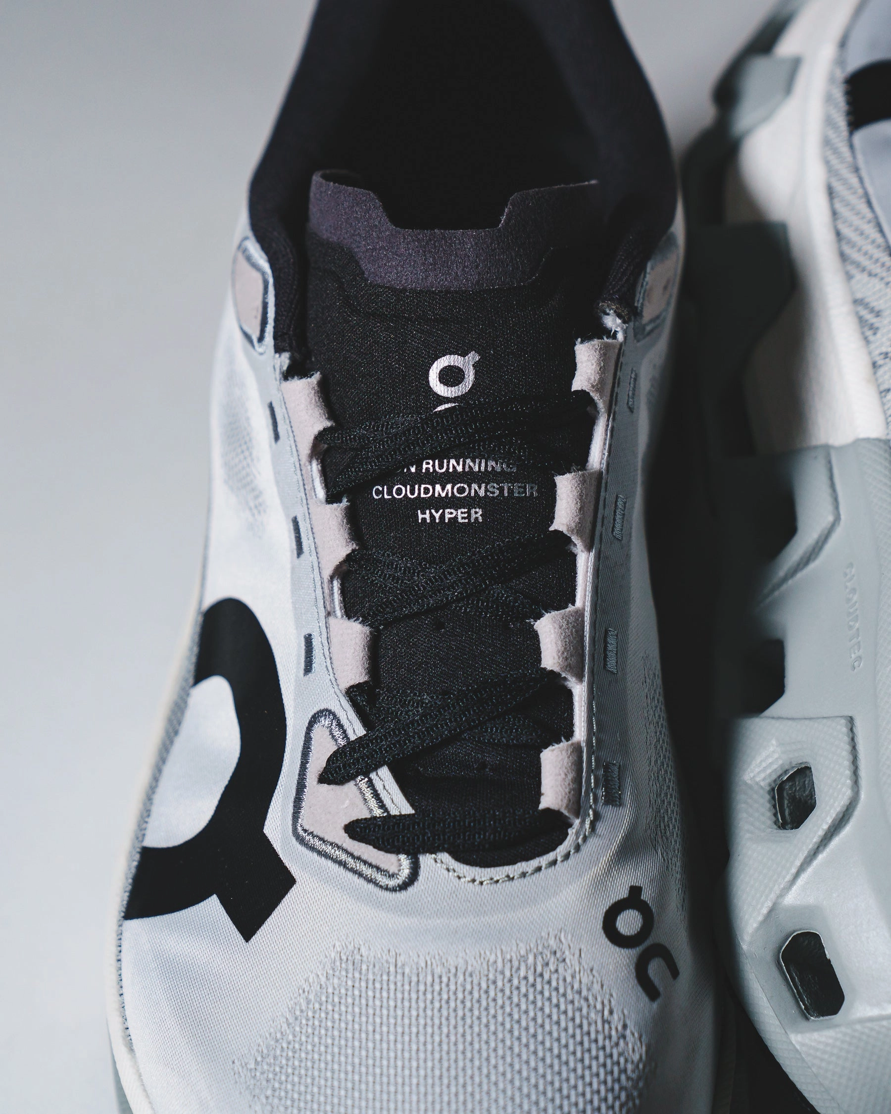 ON Men Cloudmonster Hyper Glacier Ivory 3ME10133205 On running shoe close-ups