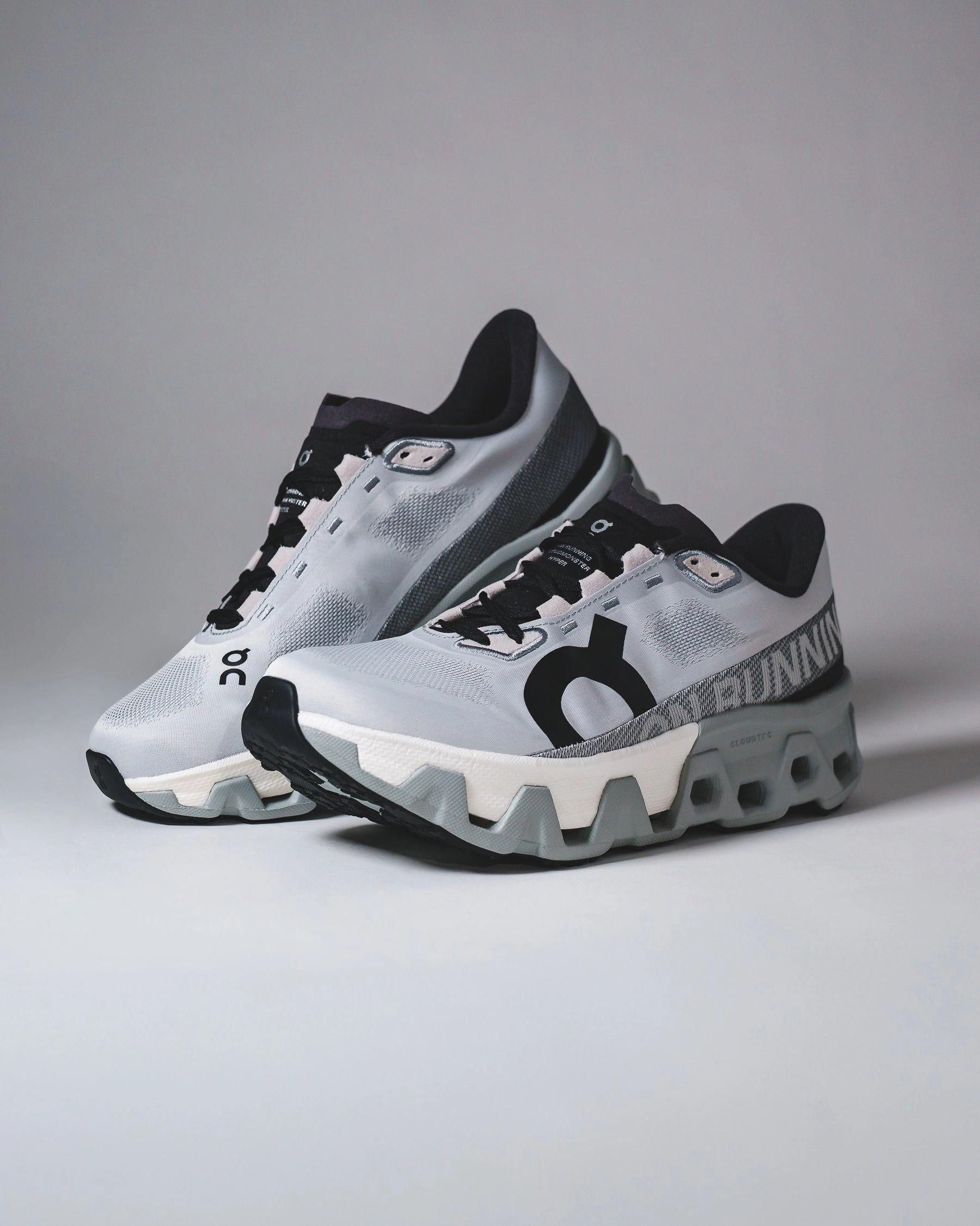 ON Men Cloudmonster Hyper Glacier Ivory 3ME10133205 On running shoe close-ups